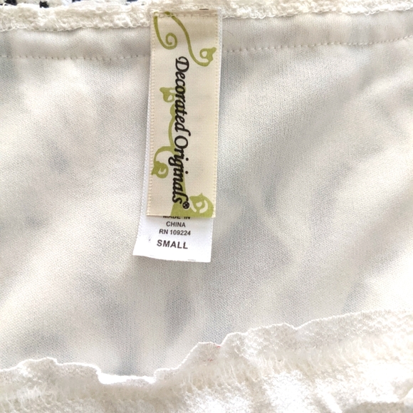 Decorated Originals Women's Blouse - Picture 4 of 7